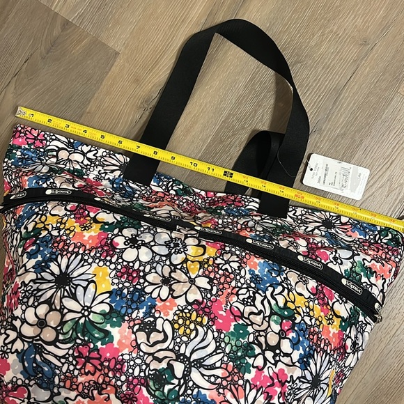 LeSportsac NWT Roving Floral Zip Top Tote - Picture 8 of 9